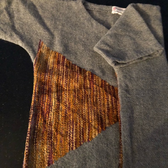 NWOT handwoven gray with gold/burnished gold-boysenberry hues wool v-neck top! - Picture 7 of 9